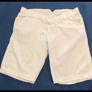 O’Neill shorts. White cargo relax style
